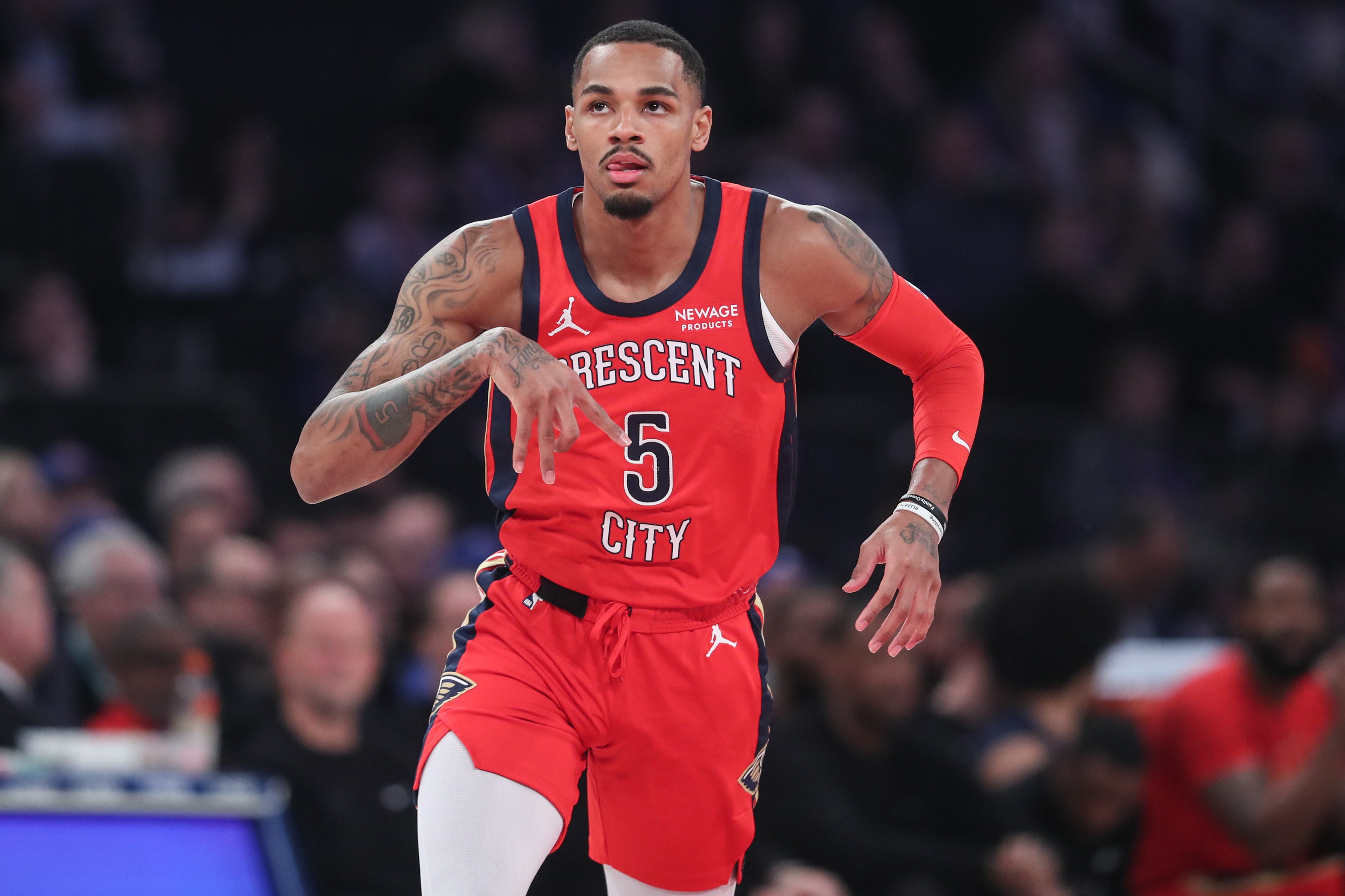 爱游戏平台中心-填满数据栏！德章泰·穆雷14中8得19分4板6助1断1帽 得分全队最高