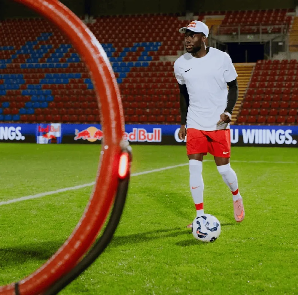 爱游戏移动官网-阿方索-戴维斯自宣代言红牛，但拜仁极端球迷对红牛深恶痛绝